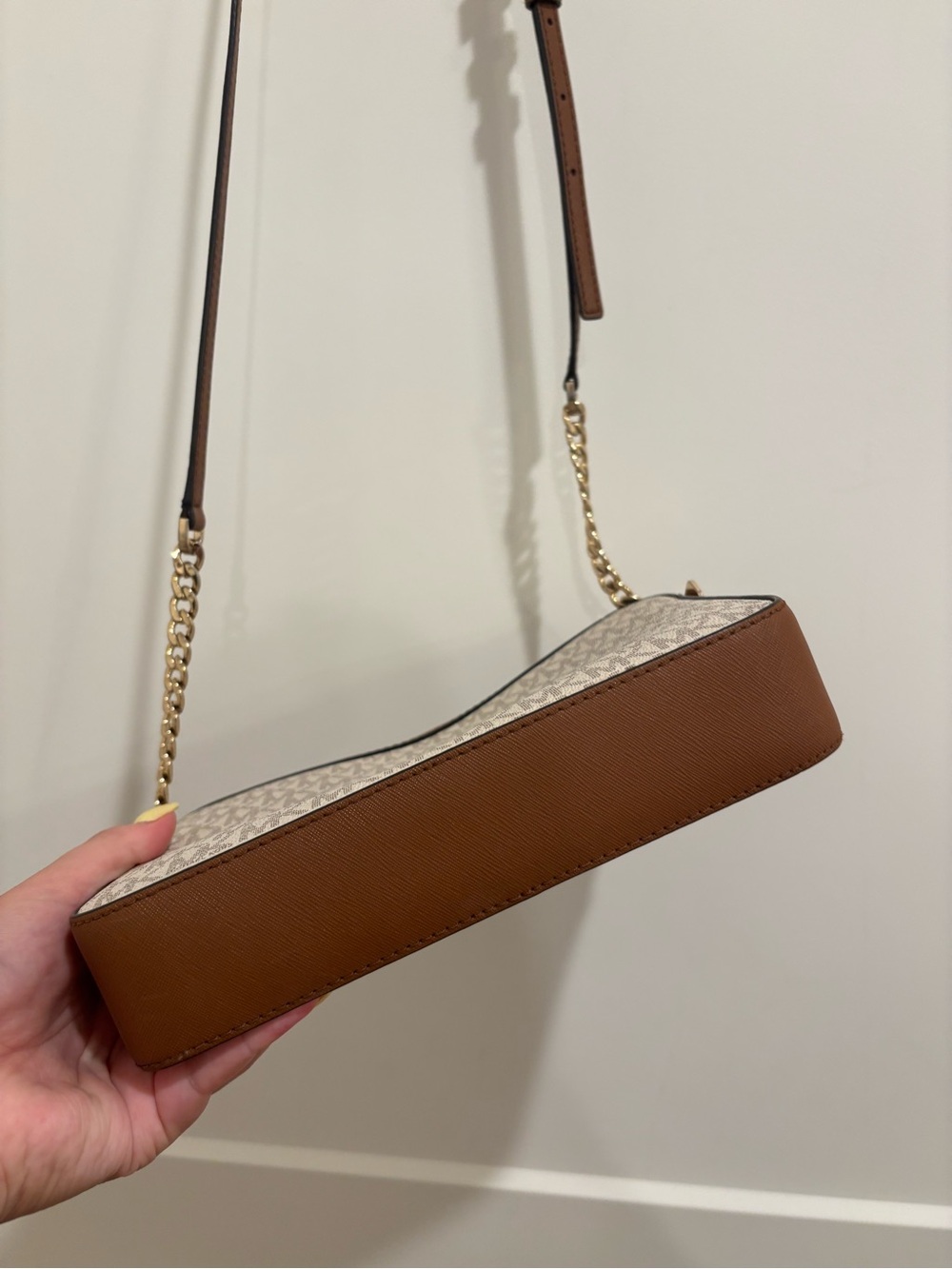 Michael Kors Beige/Acorn Logo Crossbody Camera Bag - Picture 4 of 7
